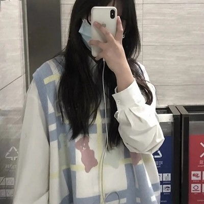 一山姆餐吧顾客拿塑料袋接免费酱料
