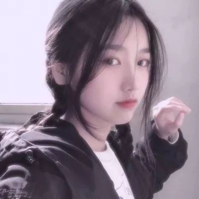 4399霸世群雄手游下载女子剪开床垫发现一把剪刀